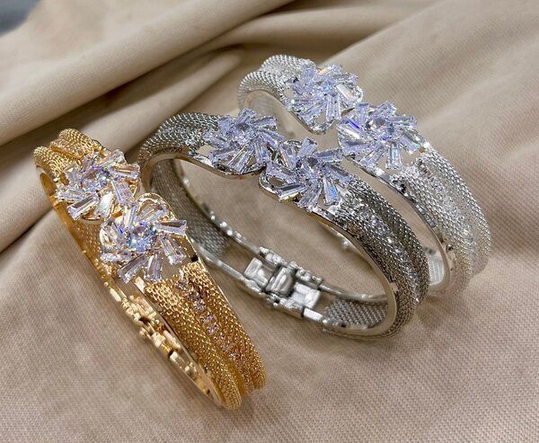 Openable Bangle- Handcuff