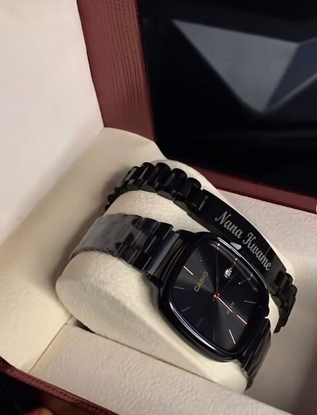 Customized watch and customized bracelet