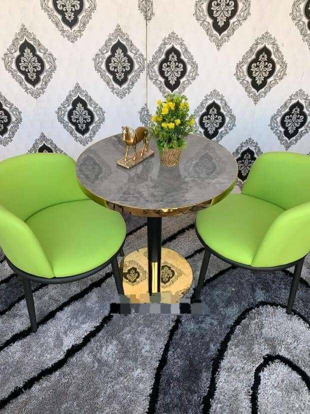 Restaurant coffee table with 2 chairs