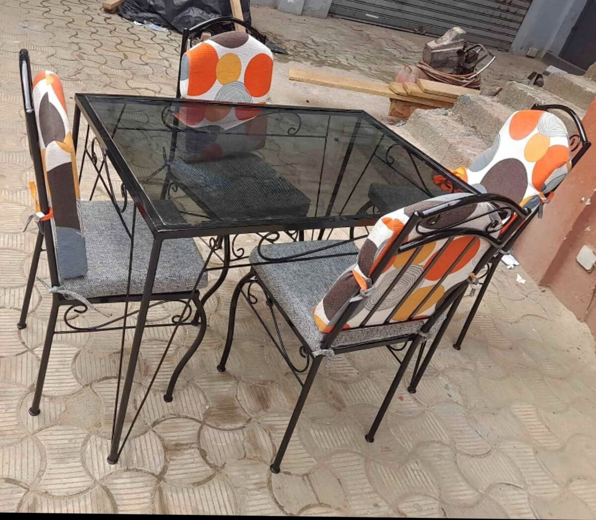 Table à manger en fer forgé