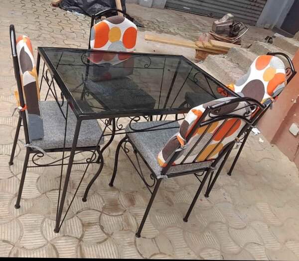 Table à manger en fer forgé