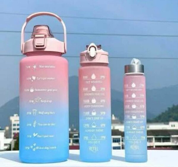 Bouteilles d'eau graduées colorées
