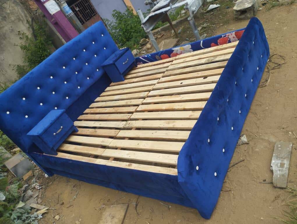 lit 3 place capitonnée