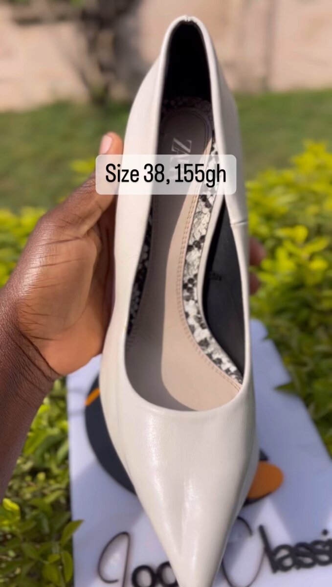 Size 38 , off white full shoe