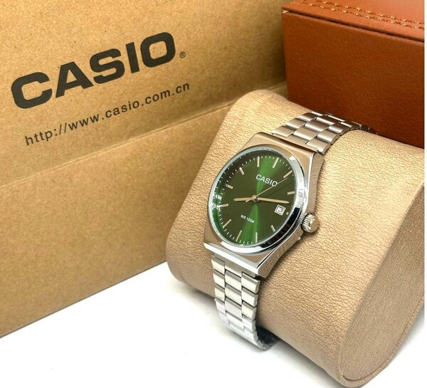 Belle montre Casio.