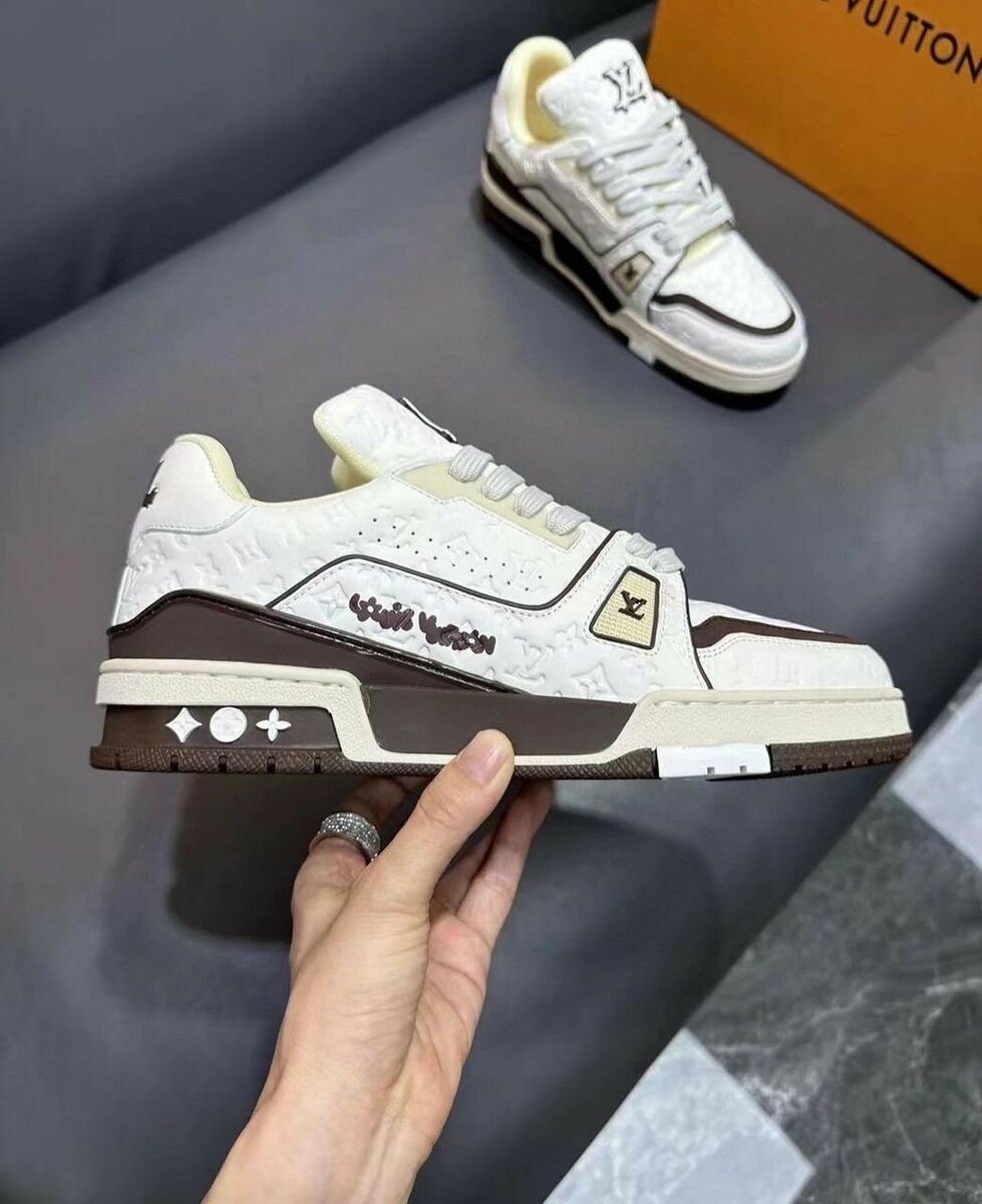 LOUIS VUITTON CLASSIC SNEAKER