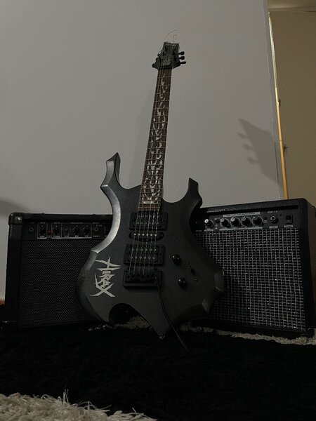 Электрогитара