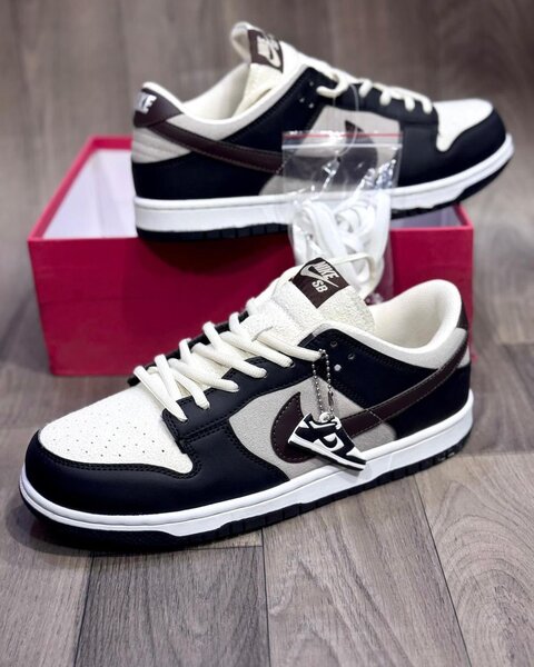 NIKE SB DUNK LOW