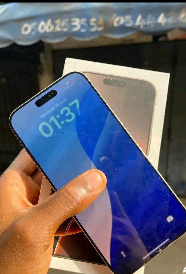 iPhone 15 pro (256 Go)