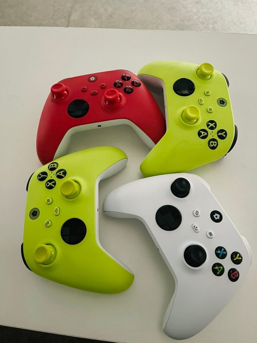 Xbox wireless controllers