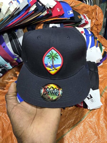 Casquette élégante tropicale