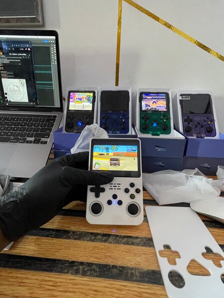 Console portable R36s