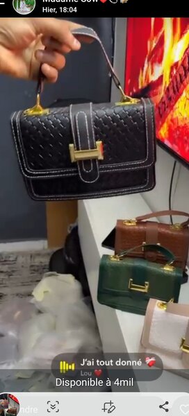 Sac à main tissé noir chic
