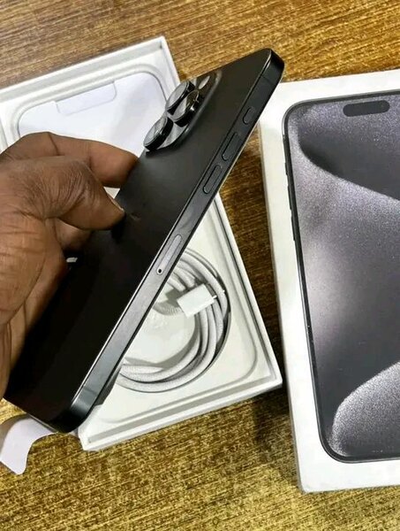 iPhone 15 Pro Max Noir