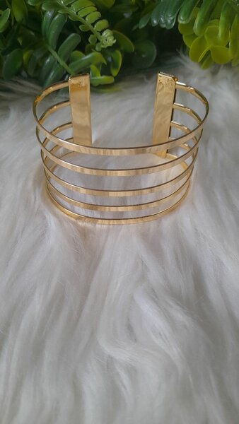 Bracelet doré élégant