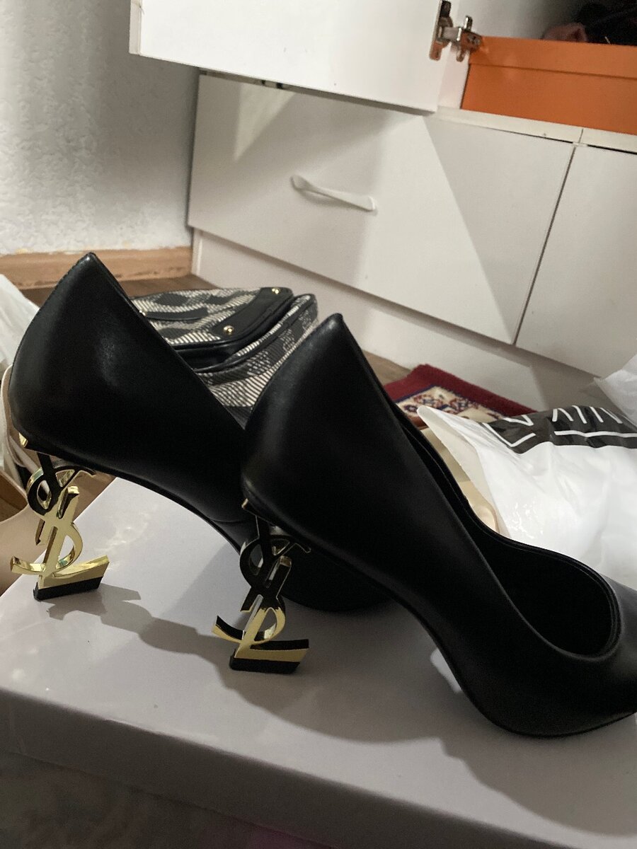 Кабул Yves Saint Laurent