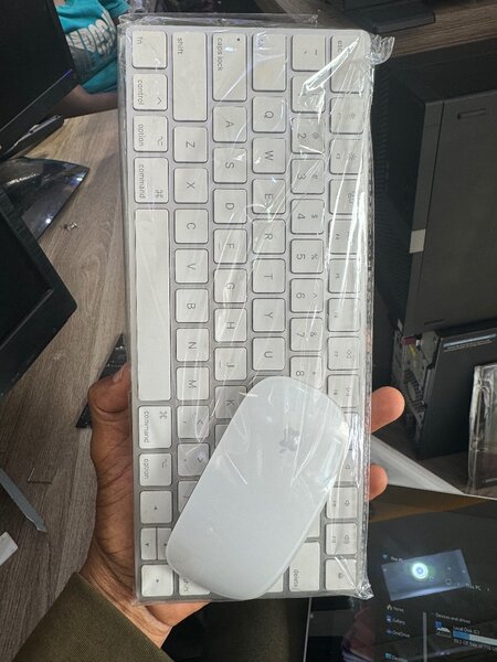 Apple ORIGINAL Magic Keyboard 2/Mouse Bluetooth Rechargeable