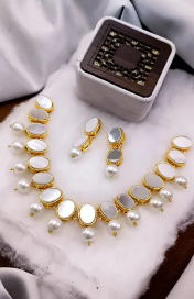 Beautiful Stone earings and necklace jewelry set