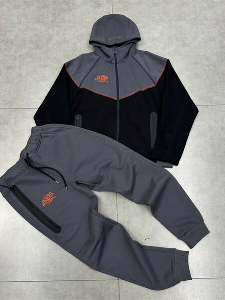 Ensemble de survêtement moderne