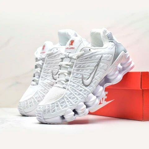Nike Shox Blancs et Noirs