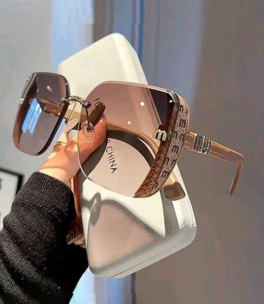 Lunettes de soleil carrées élégantes