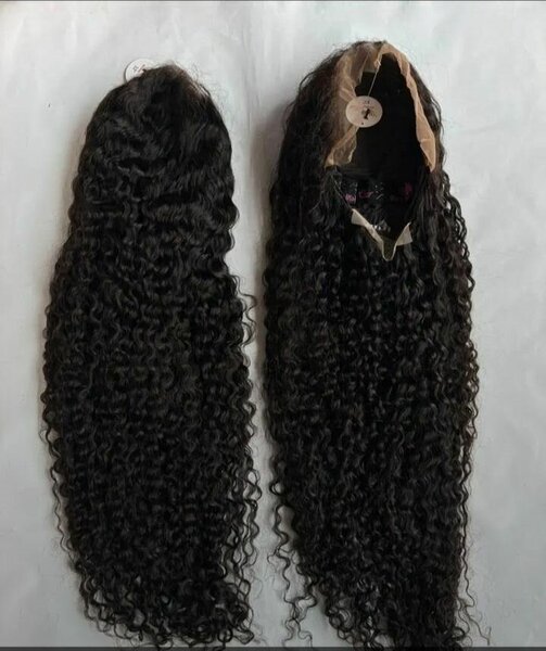 Perruque bouclée en dentelle