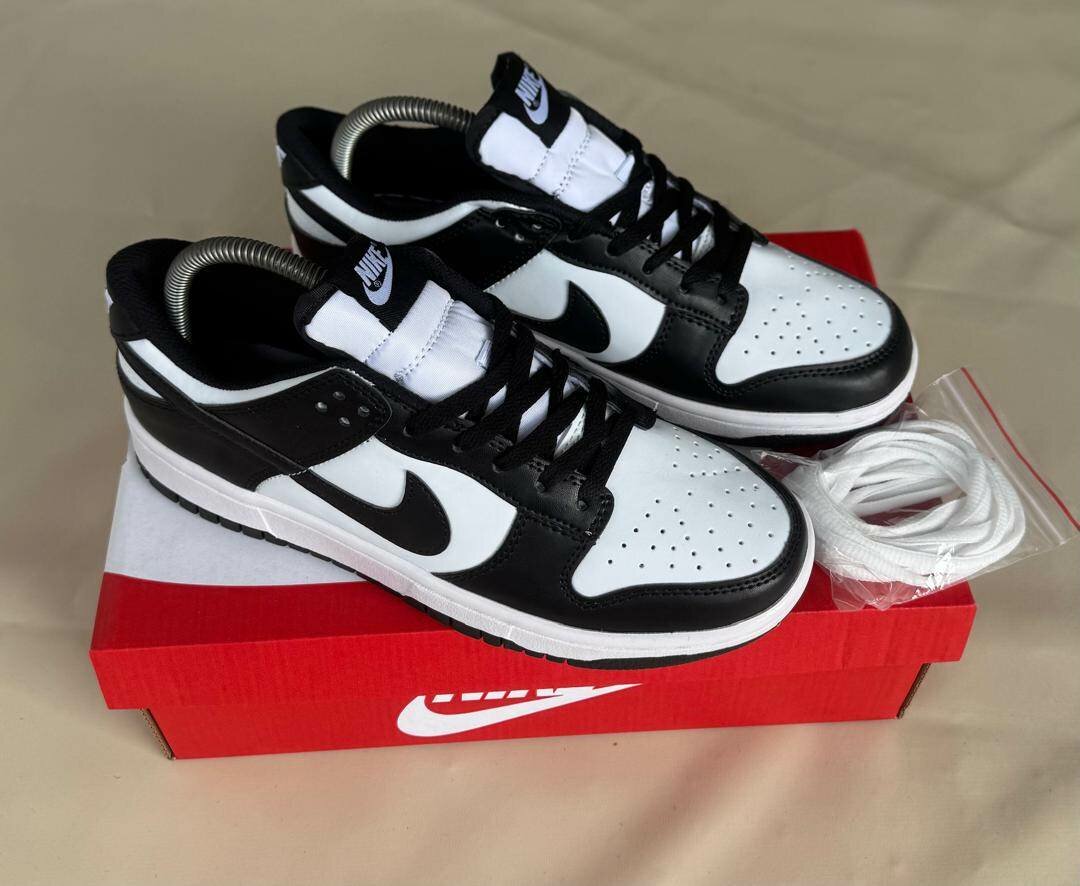 Baskets Nike Dunk Low Noir Blanc