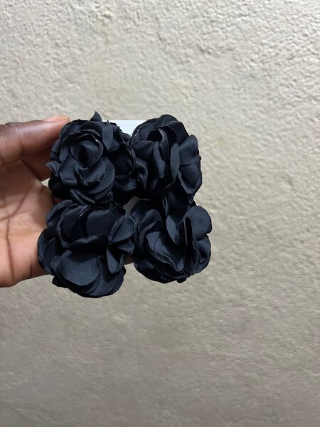 Épingles à cheveux fleurs noires