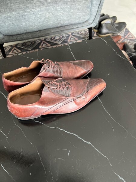 Chaussures habillées en cuir rouge