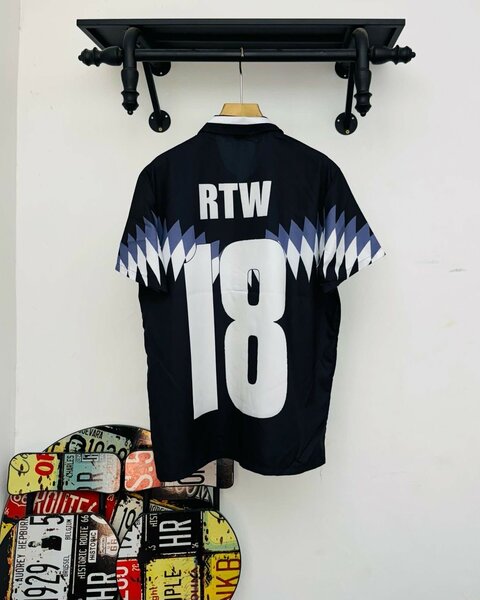 VARSITY T-SHIRT
