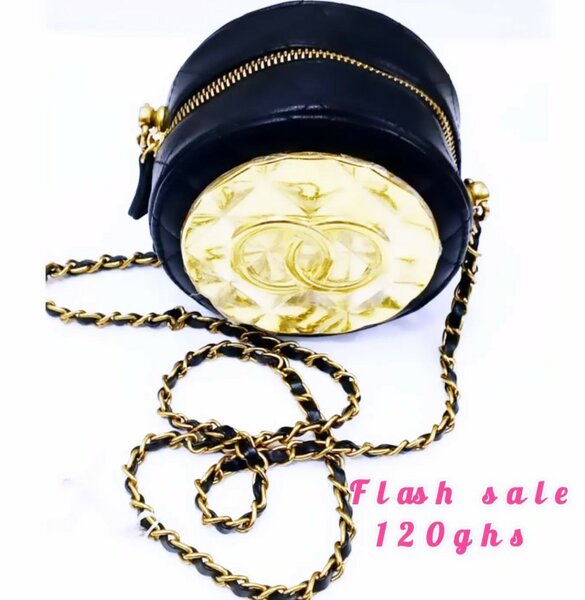 Clutch bag round, long chain handle