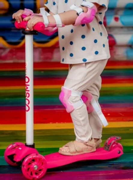 Шлем на голову. Нарукавники, наколенники.