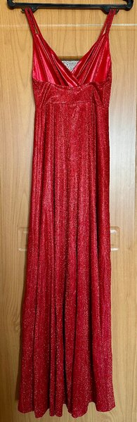 Длинное красное платье