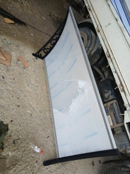 Auvent de porte élégant