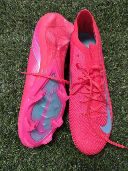 Chaussures de football vives