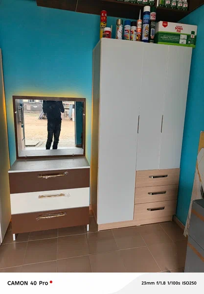 Armoire avec commode miroir