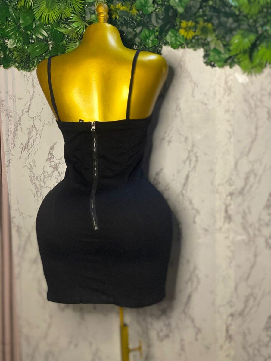 Robe moulante noire élégante