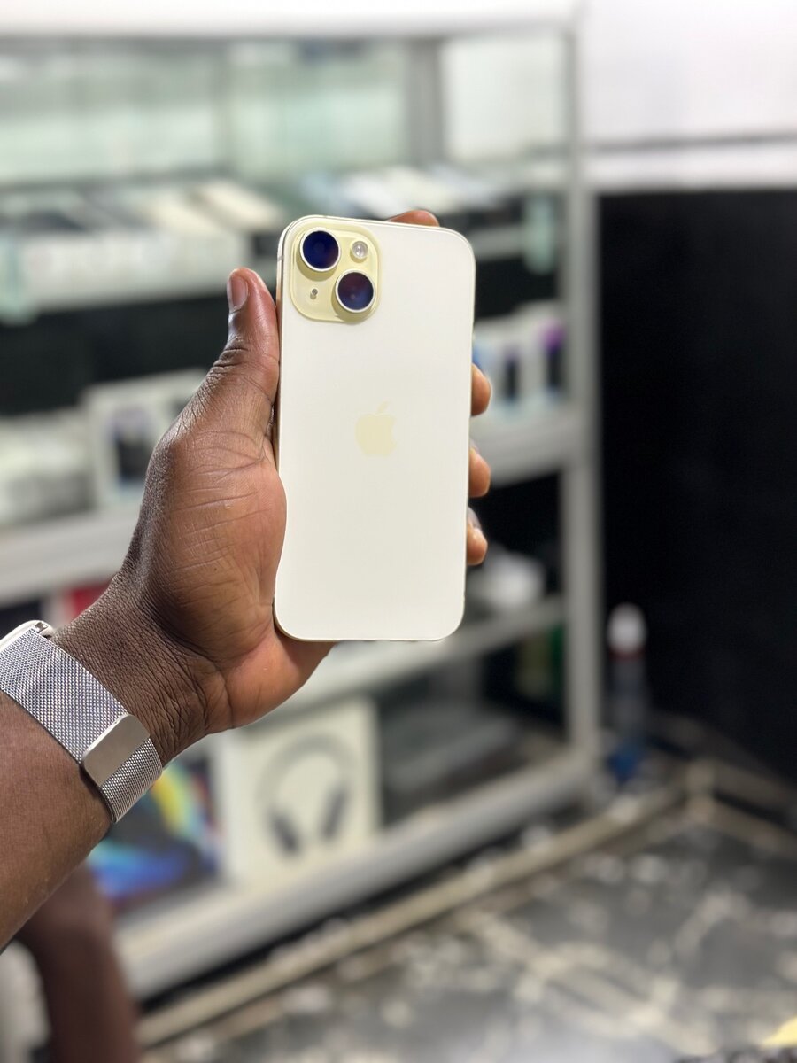 iPhone 15 simple 128Go CE avec carton tout es d’origine