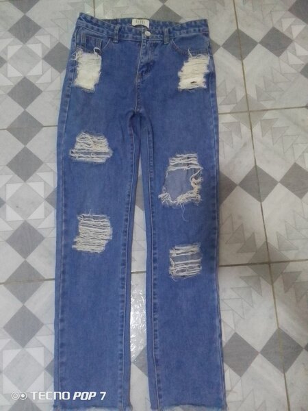 Jeans déchirés tendance homme