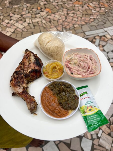 1/4 de poulet braisé +1 Attiek