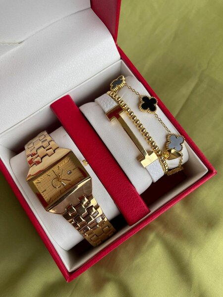 Montre et bracelets élégants