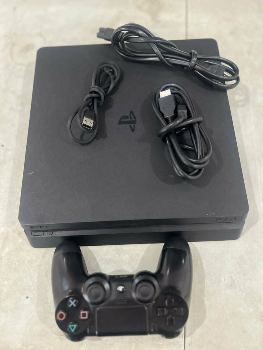 "PS4 Slim 1To + 1 Manette + 7