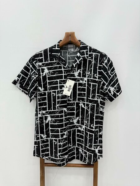 Chemise à motifs géométriques