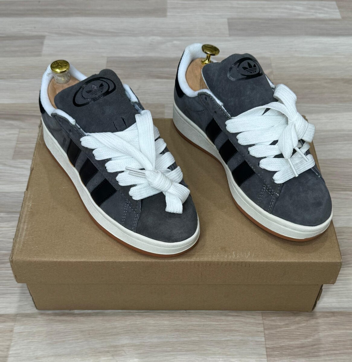 Sneakers en daim mode