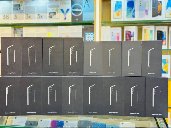 Samsung Galaxy S25 ULTRA DE 256GO NEUF SCELLÉ