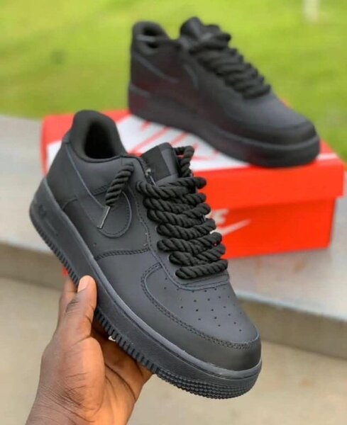 Sneakers en cuir noir pour hommes