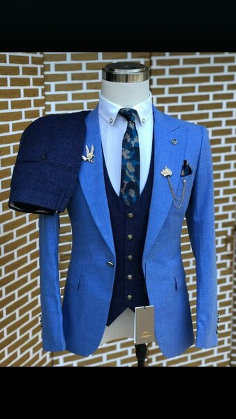 Three-piece suit in blue tones