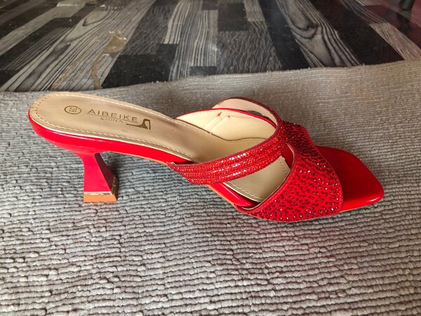 Sandales rouges à talon