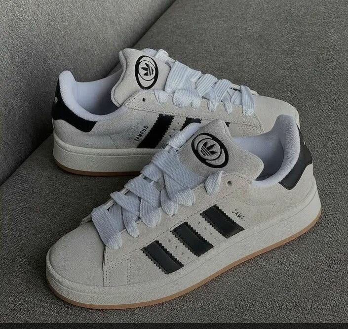 Baskets Nike noires et blanches