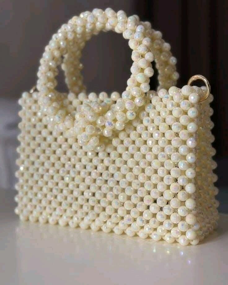 Sac à main perles élégant